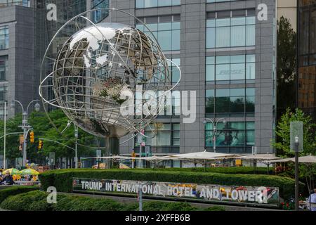 Trump International Hotel and Tower Tower est un gratte-ciel de condominium de 664 pieds situé au 721–725 Fifth Avenue dans le quartier Midtown Manhattan de New Yo Banque D'Images