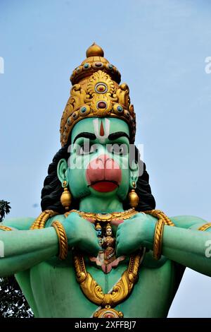 Vue partielle de la statue de Lord Hanuman, complexe de grottes de Batu à Selangor, Malaisie Banque D'Images