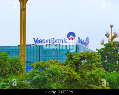 Juin 26 2024, Vientiane, Laos - le bureau VietinBank ou Vientiane sur fond d'un ciel lumineux. Banque D'Images