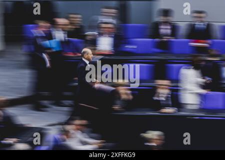 OLAF Scholz SPD, Bundeskanzler, aufgenommen im Rahmen einer Sitzung des Deutschen Bundestag à Berlin, 03.07.2024. Berlin Deutschland *** Olaf Scholz SPD , chancelier fédéral, prise lors d'une session du Bundestag allemand à Berlin, 03 07 2024 Berlin Allemagne Copyright : xFlorianxGaertnerxphotothek.dex Banque D'Images