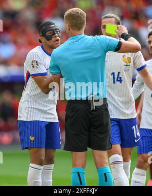 01 juil. 2024 - France v Belgique - Championnats UEFA Euro 2024 - R16 - Dusseldorf. Kylian Mbappé fait appel à l'arbitre. Image : Mark pain / Alamy Live News Banque D'Images