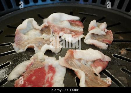 Poitrine de bœuf grillée à la coréenne sur le gril Banque D'Images