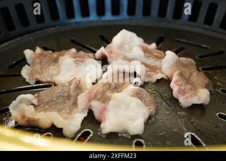 Poitrine de bœuf grillée à la coréenne sur le gril Banque D'Images