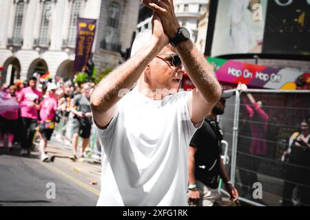 Le maire de Londres Sadiq Khan dirige la fierté LGBTQ+ à Londres 2024 au Piccadilly Circus, communauté LGBTQ+, Central London, Angleterre, Royaume-Uni Banque D'Images