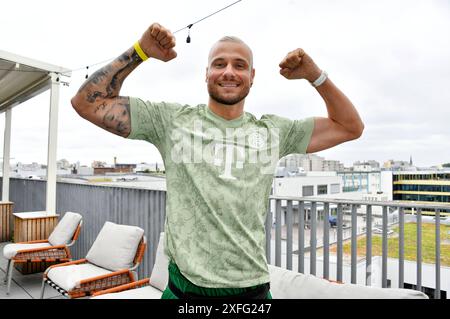Eric Sindermann beim Mates date influencer Event auf der Berlin Fashion week S/S 2025 im Atelier Rooftop. Berlin, 02.07.2024 *** Eric Sindermann au Mates date influencer Event à Berlin Fashion week S S 2025 à l'Atelier Rooftop Berlin, 02 07 2024 Foto:Xn.xKubelkax/xFuturexImagex mates 4615 Banque D'Images
