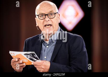 ARNHEM - Evert TEN Napel lors du Congrès national des entraîneurs de football à Papendal. Le prix est remis chaque année au meilleur entraîneur de l'Eredivisie. ANP ROB ENGELAAR Banque D'Images