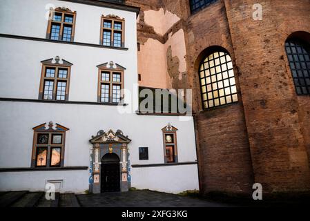 Porte baroque Renaissance à Trèves, Allemagne. Banque D'Images