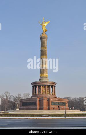 Berlin, Allemagne. Le Siegessaule (colonne de la victoire), un monument conçu par Heinrich Strack pour commémorer la victoire prussienne dans la seconde guerre du Schleswig Banque D'Images