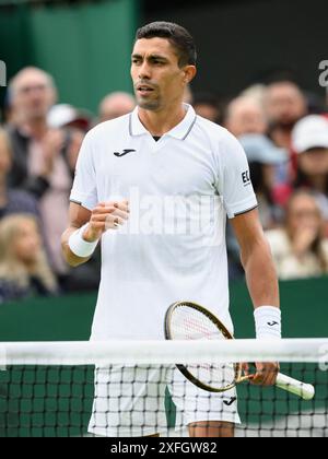 Londres, Inglaterra. 02 juillet 2024. Thiago Monteiro (BRA) dans le match contre Alexei Popyrin (AUS) lors du tournoi de Wimbledon 2023 tenu à Londres, en Angleterre. Crédit : David Horton/FotoArena/Alamy Live News Banque D'Images