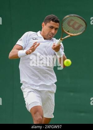 Londres, Inglaterra. 02 juillet 2024. Thiago Monteiro (BRA) dans le match contre Alexei Popyrin (AUS) lors du tournoi de Wimbledon 2023 tenu à Londres, en Angleterre. Crédit : David Horton/FotoArena/Alamy Live News Banque D'Images