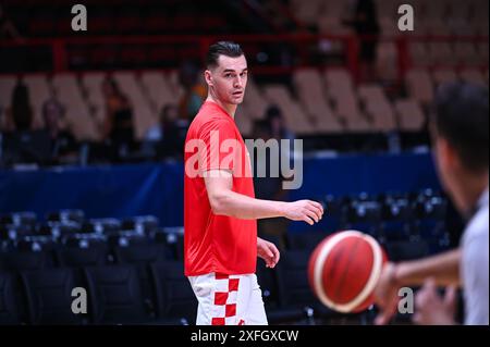 8 Mario Hezonja de Croatie joue lors du tournoi de qualification olympique FIBA 2024, match entre la Croatie et la Nouvelle-Zélande au Peace & amp ; Friendship Stadium le 3 juillet 2024, au Pirée, en Grèce. Banque D'Images