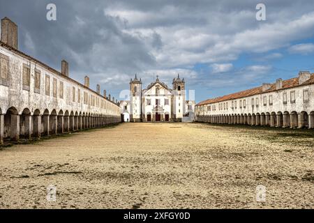 Le sanctuaire complexe Santuario de Nossa Senhora do Cabo Espichel, qui comprend l'église encore en usage aujourd'hui, situé à l'ouest de Sesimbra, Port Banque D'Images