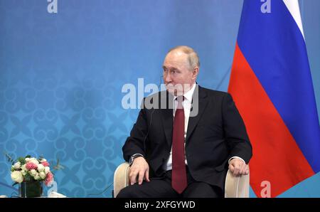 Astana, Kazakhstan. 03 juillet 2024. Le président russe Vladimir Poutine, écoute le président turc Recep Tayyip Erdogan, avant le début d’une réunion bilatérale en marge du Sommet de l’Organisation de coopération de Shanghai, le 3 juillet 2024, à Astana, au Kazakhstan. Crédit : Gavriil Grigorov/Kremlin Pool/Alamy Live News Banque D'Images