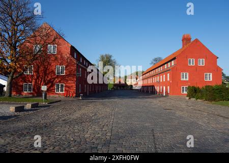 COPENHAGUE, DANEMARK - 28 OCTOBRE 2014 : bâtiments rouges Kastellet à Copenhague, Danemark au coucher du soleil Banque D'Images