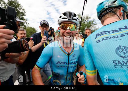 Tour de France 2024 - 111ème Edition - 5ème étape Saint Jean de Maurienne - Saint Vulbas 177,4 km - 03/07/2024 - Jasper Philipsen (bel - Alpecin - Deceuninck) - Mark Cavendish (GBR - Astana Qazaqstan Team) - photo Kei Tsuji/SprintCyclingAgency/GodingImages Banque D'Images