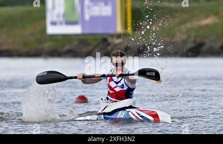 Szeged. Hongrie. 10 mai 2024. La Coupe du monde de canoë-sprint ICF 2024 et les Championnats du monde de paracanoe. Parc aquatique olympique de Szeged. Emily Lewis (GBR) lors des Championnats du monde de paracanoe/Coupe du monde de sprint de canoë à Szeged, Hongrie. Banque D'Images