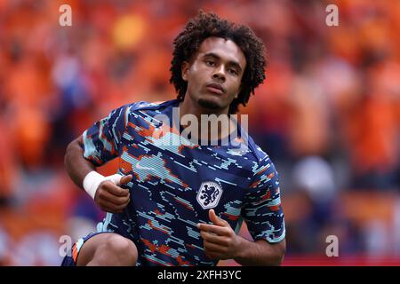 Joshua Zirkzee, des pays-Bas, lors de l'échauffement avant la manche de l'UEFA Euro 2024 du 16 entre la Roumanie et les Nederland au Munich Football Arena le 2 juillet 2024 à Munich, Allemagne . Banque D'Images