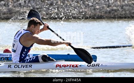 Szeged. Hongrie. 11 mai 2024. La Coupe du monde de canoë-sprint ICF 2024 et les Championnats du monde de paracanoe. Parc aquatique olympique de Szeged. Robert Oliver (GBR) lors des Championnats du monde de paracanoe/Coupe du monde de sprint de canoë à Szeged, Hongrie. Banque D'Images