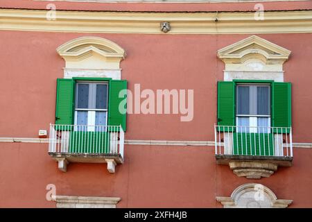 Détails architecturaux dans le centre historique de Molfetta, Italie Banque D'Images