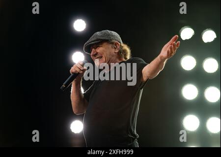 Londres, Royaume-Uni. 3 juillet 2024. Brian Johnson, chanteur d'AC/DC, sur scène pour le premier des deux spectacles à guichet fermé à l'emblématique stade de Wembley. Cristina Massei/Alamy Live News Banque D'Images