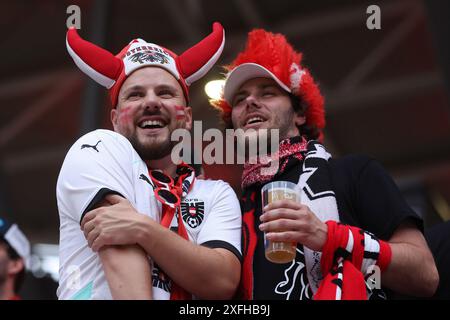 Leipzig, Allemagne. 2 juillet 2024. Supporters autrichiens lors du match de la manche des Championnats d'Europe de l'UEFA au stade de Leipzig. Le crédit photo devrait se lire : Paul Terry/Sportimage crédit : Sportimage Ltd/Alamy Live News Banque D'Images