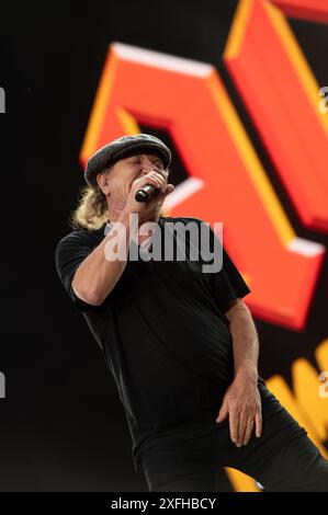 Londres, Royaume-Uni. 3 juillet 2024. Brian Johnson, chanteur d'AC/DC, sur scène pour le premier des deux spectacles à guichet fermé à l'emblématique stade de Wembley. Cristina Massei/Alamy Live News Banque D'Images