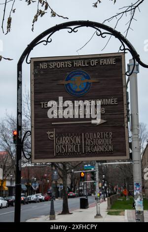 Pancarte du Temple de la renommée des sports du Nouveau-Brunswick sur la rue Queen dans le quartier historique de la garnison au centre-ville de Fredericton, Nouveau-Brunswick, Canada Banque D'Images