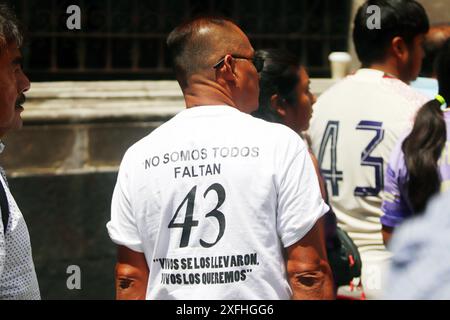 Mexico, Mexique. 03 juillet 2024. Les parents et les proches des 43 étudiants disparus d'Ayotzinapa, présents au Palais National pour une rencontre avec le président mexicain Andres Manuel Lopez Obrador. Le 3 juillet 2024 à Mexico, Mexique. (Photo de Carlos Santiago/Eyepix Group/SIPA USA) crédit : SIPA USA/Alamy Live News Banque D'Images