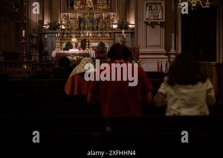 Adoration du Saint Sacrement à Igreja de São Nicolau [église Saint-Nicolas] à Lisbonne, Portugal. Banque D'Images