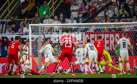 Dortmund, Allemagne. 29 juin 2024. Le but marqué par Joachim Andersen (Danemark) a été refusé pour Offside Germany - Denmark Deutschland - Dänemark 29,0 Banque D'Images