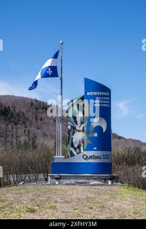 Bienvenue au panneau de l'autoroute 85 à la frontière Québec/Nouveau-Brunswick à Degelis, Québec, Canada Banque D'Images