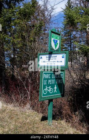 Panneau de sentier récréatif sur le sentier TRANS Canada à Degelis, Québec, Canada Banque D'Images