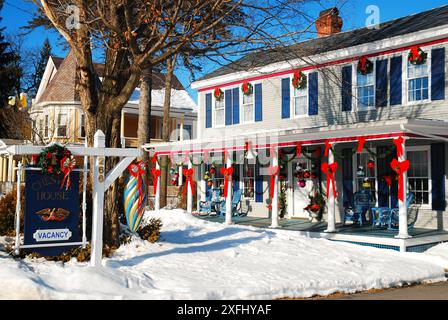 Décorations de Noël sur une auberge dans le Vermont Banque D'Images