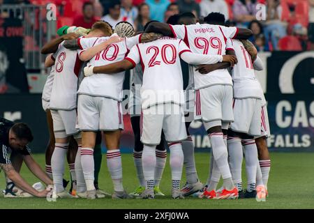 Toronto, Ontario, Canada. 3 juillet 2024. Les joueurs du Toronto FC se rencontrent avant le match de la MLS entre le Toronto FC et le Orlando City SC au BMO Field à Toronto. Le jeu s'est terminé en 1-2 pour Orlando City SC (Credit image : © Angel Marchini/ZUMA Press Wire) USAGE ÉDITORIAL SEULEMENT! Non destiné à UN USAGE commercial ! Banque D'Images