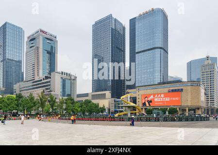 Chengdu, Chine - 25 septembre 2017 : place Tianfu et immeubles modernes dans le centre de Chengdu. Banque D'Images