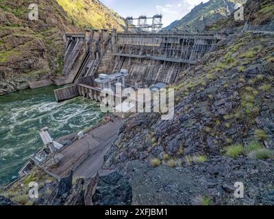 Le barrage historique de Hells Canyon, sur la rivière Snake entre l'Idaho et l'Oregon, a été achevé en 1967 Banque D'Images