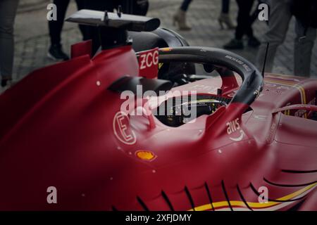 Vivez le frisson de la vitesse avec des photos exclusives de Ferrari F1. Chaque cliché capture l'essence de la course, parfait pour les passionnés et ajoute du dynamisme à n'importe quel Banque D'Images