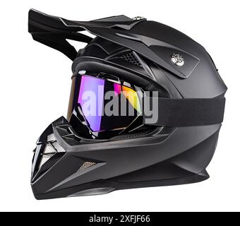 casque intégral noir moderne de motocross ou enduro downhill crash avec des lunettes de sécurité isolées sur fond blanc. Banque D'Images