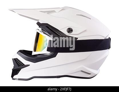 Casque intégral noir blanc de motocross moderne ou enduro Downhill Crash avec lunettes de sécurité en arrière-plan isolé de vue latérale. Banque D'Images