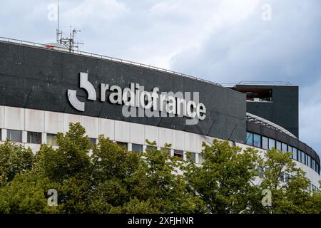 Inscrivez-vous sur la Maison de la Radio et de la musique, également appelée Maison de Radio France, siège des radios publiques de Radio France Banque D'Images