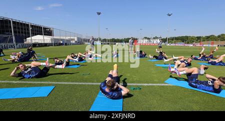 Gelsenkirchen, Deutschland. 26 juin 2024. firo : 26.06.2024, football, football, 2e ligue, 2e Bundesliga, saison 2024/2025, FC Schalke 04, entraînement, échauffement crédit : dpa/Alamy Live News Banque D'Images