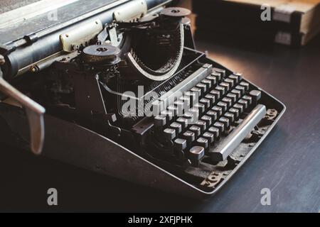 Bali, Indonésie - 29 mai 2013 : ancienne machine à écrire sur le musée de Bali. Banque D'Images