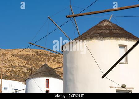 Moulin à vent pittoresque dans le village de Chora sur l'île de Serifos. Grèce Banque D'Images