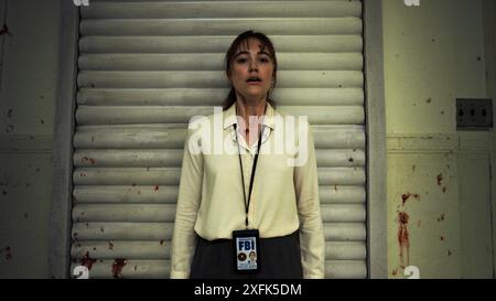 Longlegs (2024) réalisé par Oz Perkins et mettant en vedette Maika Monroe dans le rôle de l'agent du FBI Lee Harker assigné à une affaire de tueur en série non résolue qui prend des tournures inattendues, révélant des preuves de l'occulte. Harker découvre un lien personnel avec le tueur et doit l'arrêter avant qu'il ne frappe à nouveau. Publicité encore ***USAGE ÉDITORIAL SEULEMENT***. Crédit : BFA / Neon Banque D'Images