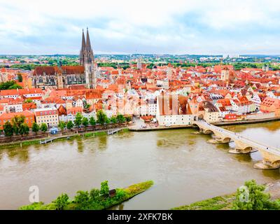 Vue panoramique aérienne de Ratisbonne. Ratisbonne est une ville sur le Danube en Bavière, en Allemagne Banque D'Images