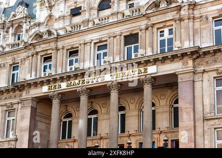 Londres, Royaume-Uni - 5 juillet 2010 : Her Majesty's Theatre à Haymarket. Façade extérieure de théâtre victorien de style Renaissance française dans la ville. Banque D'Images