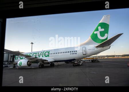 Marseille, France. 02 juillet 2024. Un avion Transavia sur la piste de l'aéroport Marseille Provence de Marignane, France, le 2 juillet 2024. Photo de Laurent Coust/ABACAPRESS. COM Credit : Abaca Press/Alamy Live News Banque D'Images