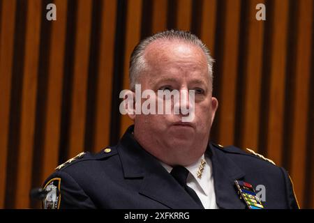 Le chef de la patrouille John Chell assiste à une conférence de presse du maire Eric Adams et des dirigeants du NYPD sur les statistiques de la criminalité et les préparatifs pour les feux d'artifice du 4 juillet de Macy au One police Plaza à New York (photo de Lev Radin/Pacific Press) Banque D'Images