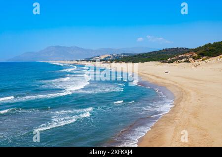 Plage de sable jaune Patara vue panoramique aérienne dans la province d'Antalya, Turquie Banque D'Images