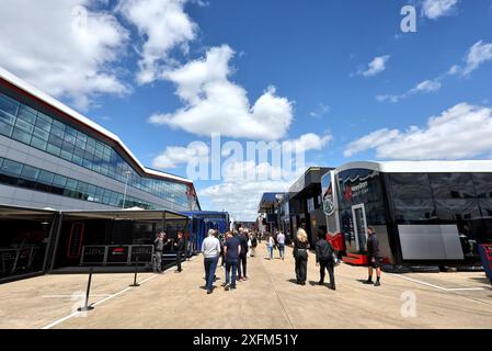 Silverstone, Royaume-Uni. 04 juillet 2024. Atmosphère de paddock. Championnat du monde de formule 1, Rd 12, Grand Prix de Grande-Bretagne, jeudi 4 juillet 2024. Silverstone, Angleterre. Crédit : James Moy/Alamy Live News Banque D'Images